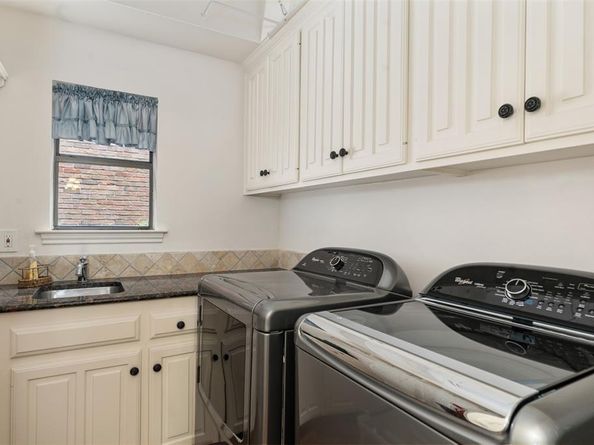 7  Queensview Court , Dallas Texas 75225