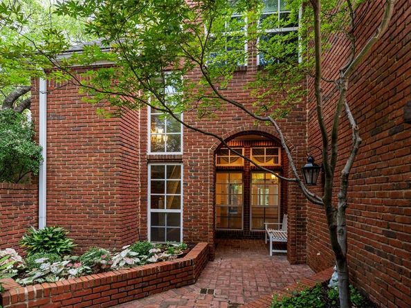 7  Queensview Court , Dallas Texas 75225