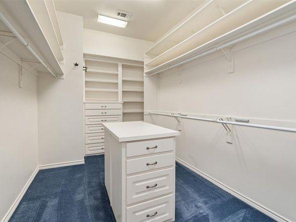 7  Queensview Court , Dallas Texas 75225