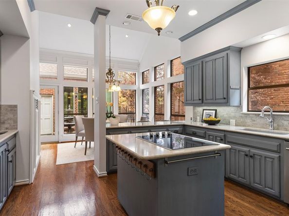 7  Queensview Court , Dallas Texas 75225