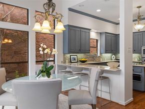 7  Queensview Court , Dallas Texas 75225