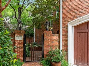 7  Queensview Court , Dallas Texas 75225