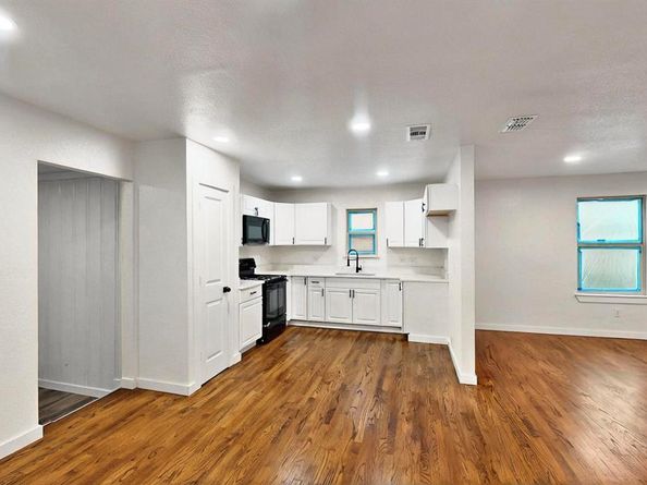 3920  Vanette Lane , Dallas Texas 75216
