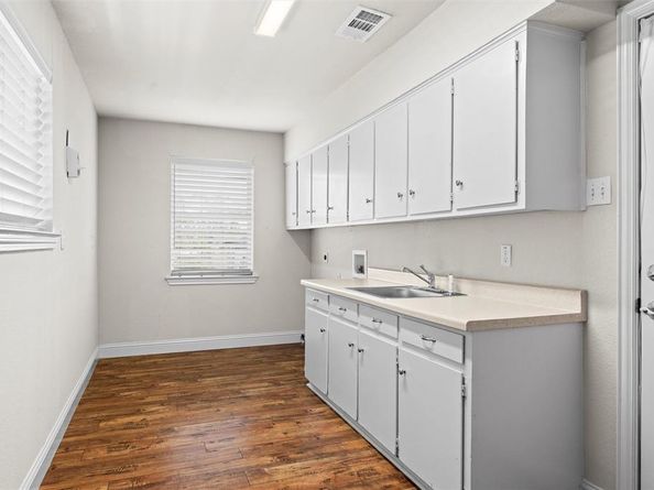 3806  Rainier Street , Irving Texas 75062