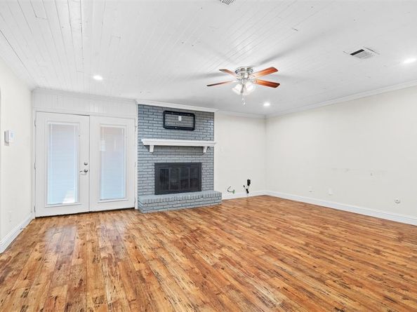 3806  Rainier Street , Irving Texas 75062