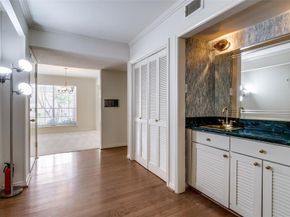 5833  Copperwood Lane  1131, Dallas Texas 75248