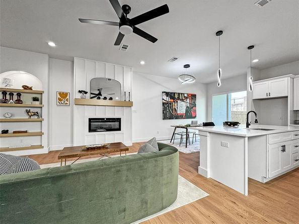 2419  Merlin Street , Dallas Texas 75215