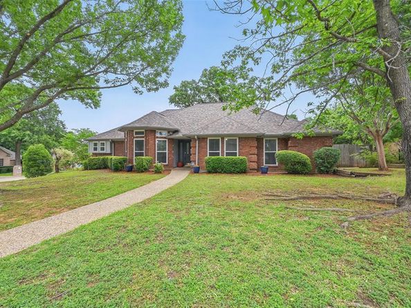 818  Red Oak Drive , Mansfield Texas 76063