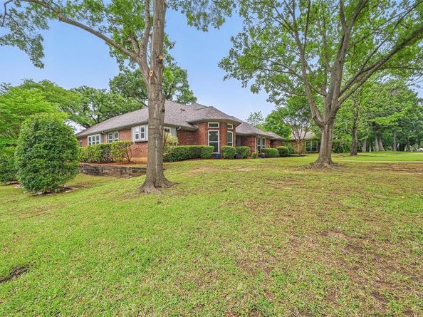 818  Red Oak Drive , Mansfield Texas 76063