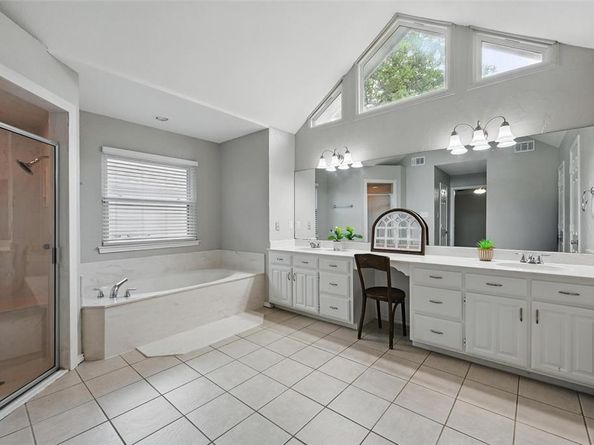 818  Red Oak Drive , Mansfield Texas 76063