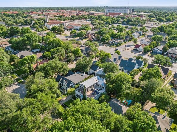 2560  Cockrell Avenue , Fort Worth Texas 76109