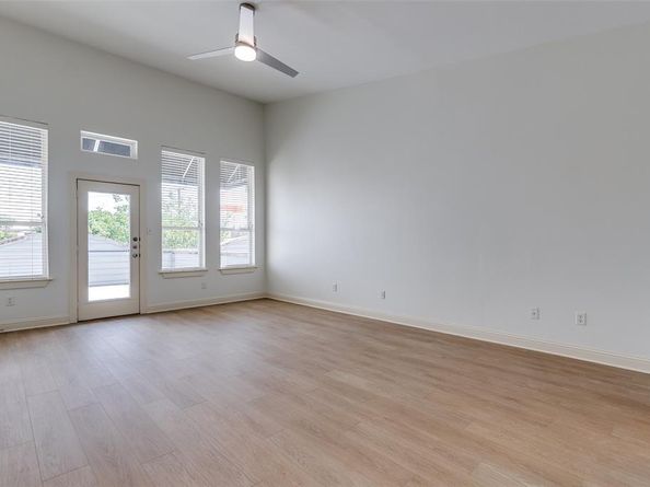 1811 S Ervay Street , Dallas Texas 75215