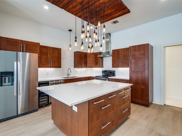 1811 S Ervay Street , Dallas Texas 75215