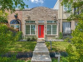 1811 S Ervay Street , Dallas Texas 75215