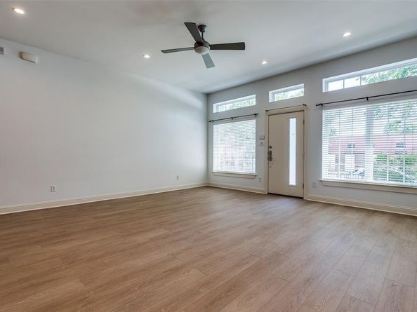 1811 S Ervay Street , Dallas Texas 75215