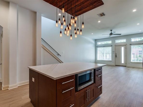 1811 S Ervay Street , Dallas Texas 75215