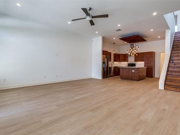 1811 S Ervay Street , Dallas Texas 75215