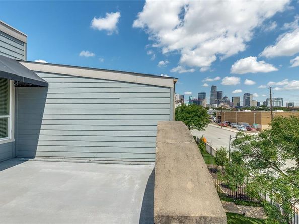 1811 S Ervay Street , Dallas Texas 75215