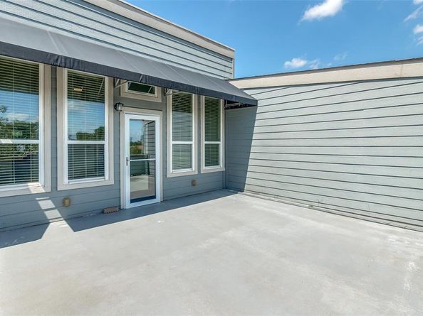 1811 S Ervay Street , Dallas Texas 75215