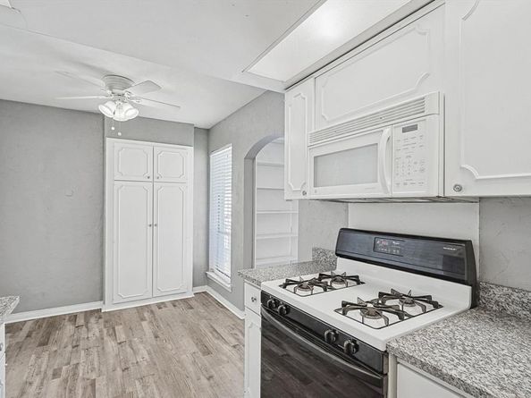 15931  Stillwood Street  2095, Dallas Texas 75248