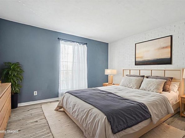 15931  Stillwood Street  2095, Dallas Texas 75248