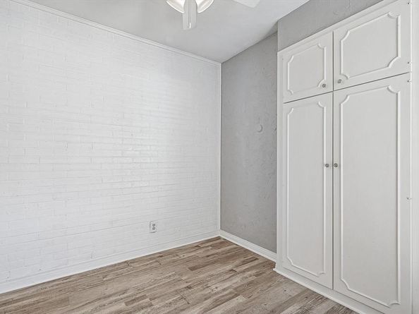 15931  Stillwood Street  2095, Dallas Texas 75248