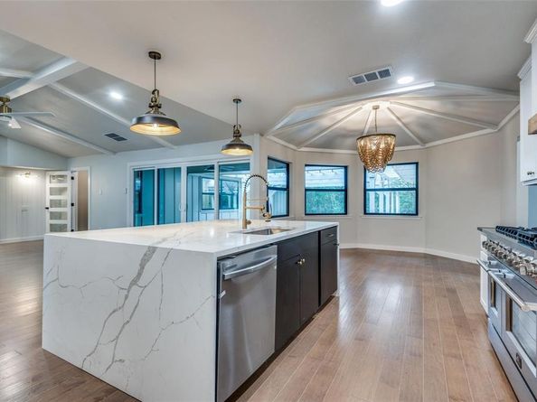 10544  Cox Lane , Dallas Texas 75229