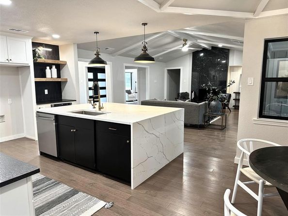 10544  Cox Lane , Dallas Texas 75229