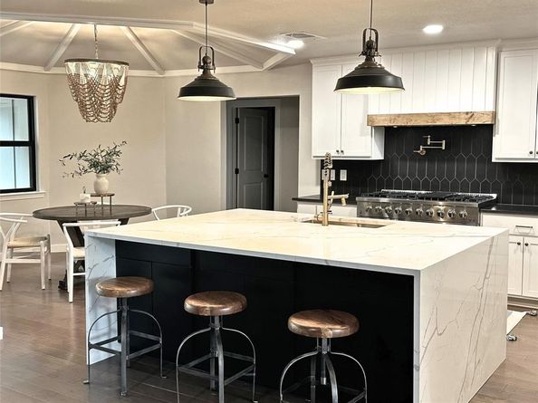 10544  Cox Lane , Dallas Texas 75229
