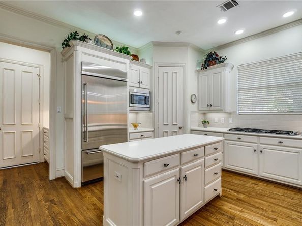 63  Downs Lake Circle , Dallas Texas 75230