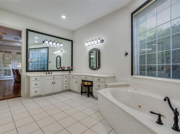 63  Downs Lake Circle , Dallas Texas 75230