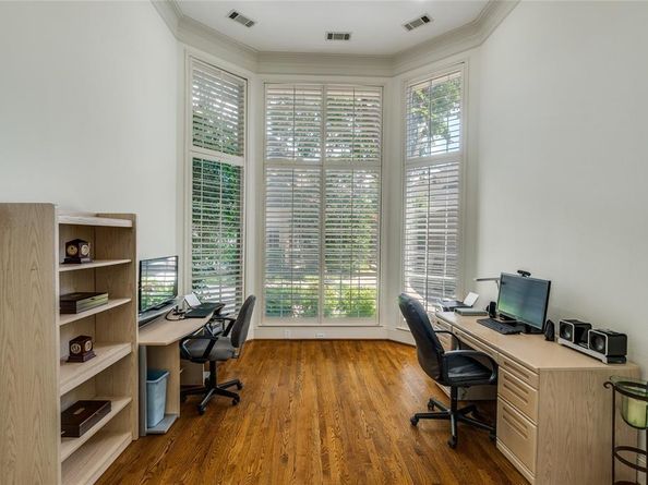 63  Downs Lake Circle , Dallas Texas 75230