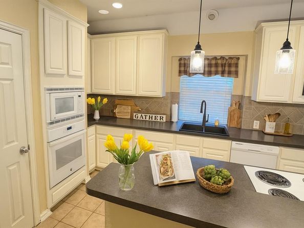 6705  Marie Weldon Court , Arlington Texas 76001