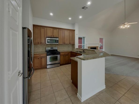 1100  Hayden Lane , Savannah Texas 76227