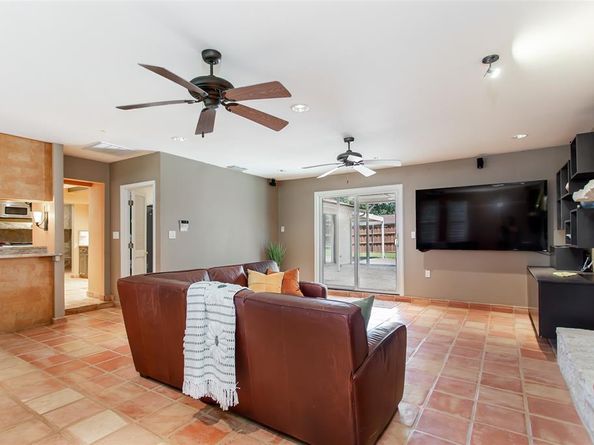 3501  Esplendor Avenue , Irving Texas 75062