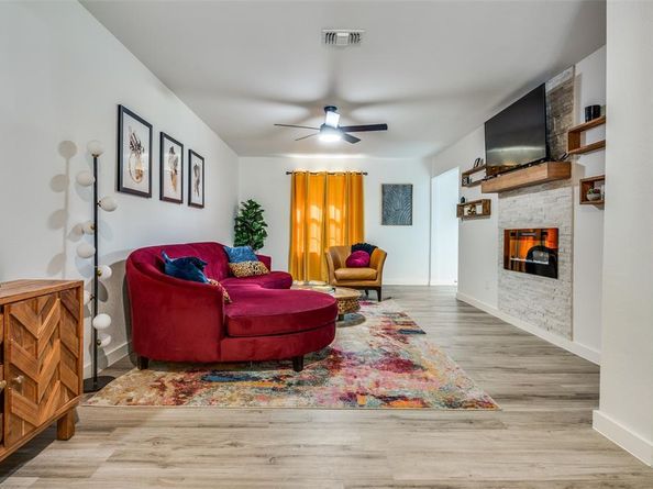 5921  Spring Glen Drive , Dallas Texas 75232