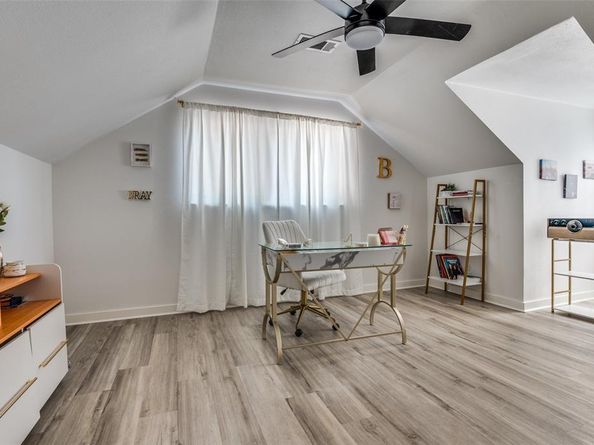 5921  Spring Glen Drive , Dallas Texas 75232