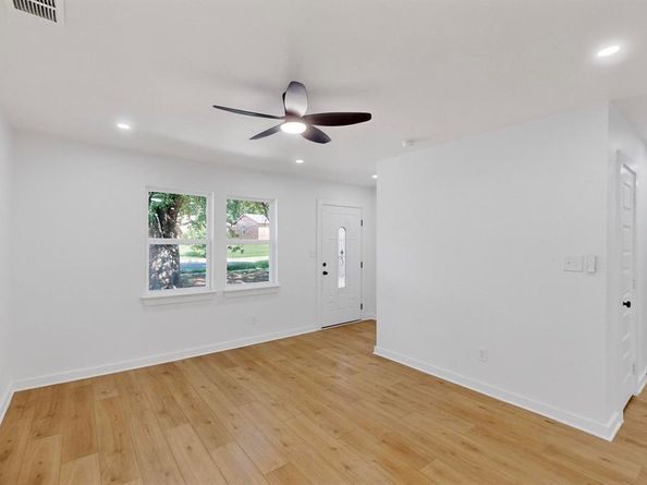 385  Crusader Drive , Dallas Texas 75217