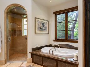 5335  Meaders Lane , Dallas Texas 75229