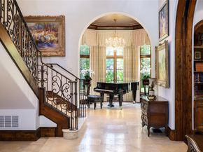 5335  Meaders Lane , Dallas Texas 75229