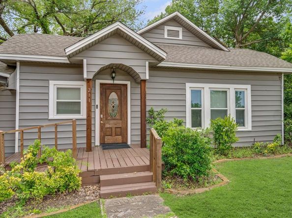 211  Second Street , Denton Texas 76201