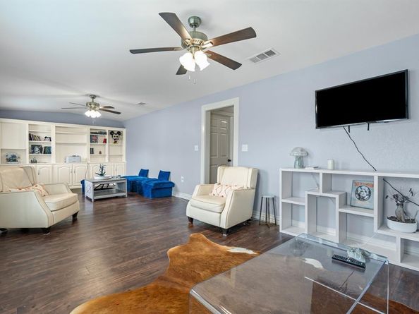 211  Second Street , Denton Texas 76201