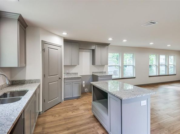 1438 E Waco Avenue , Dallas Texas 75216