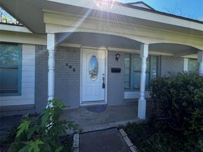 805  Brookshire Circle , Garland Texas 75043