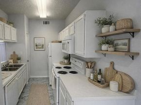 7126  Holly Hill Drive  108, Dallas Texas 75231