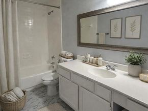 7126  Holly Hill Drive  108, Dallas Texas 75231