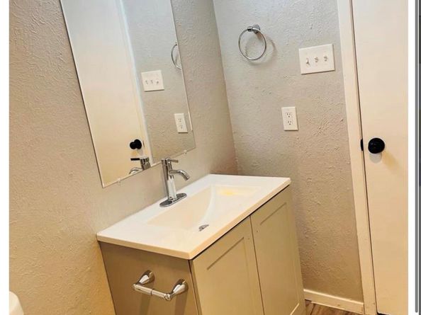 7107  Holly Hill Drive  12, Dallas Texas 75231