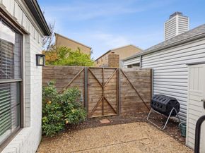 3635  Bryan Street , Dallas Texas 75204