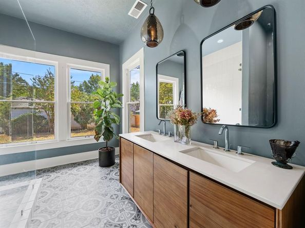 732  Haines Avenue , Dallas Texas 75208