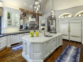 15  Robledo Drive , Dallas Texas 75230